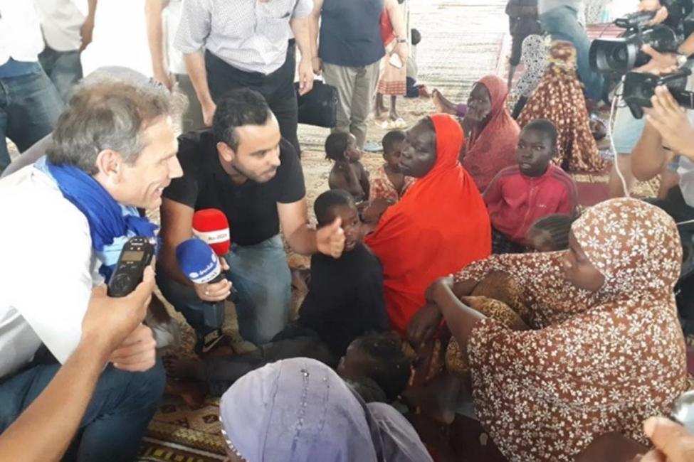 Pascal Reyntjens, IOM Chief of Mission in Algeria (far left), meets Bintu, a young Nigerien child. Photo: IOM 2018